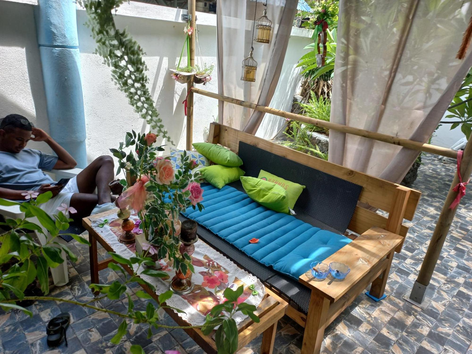 Open Air Cafe & Apartments 路易港 外观 照片